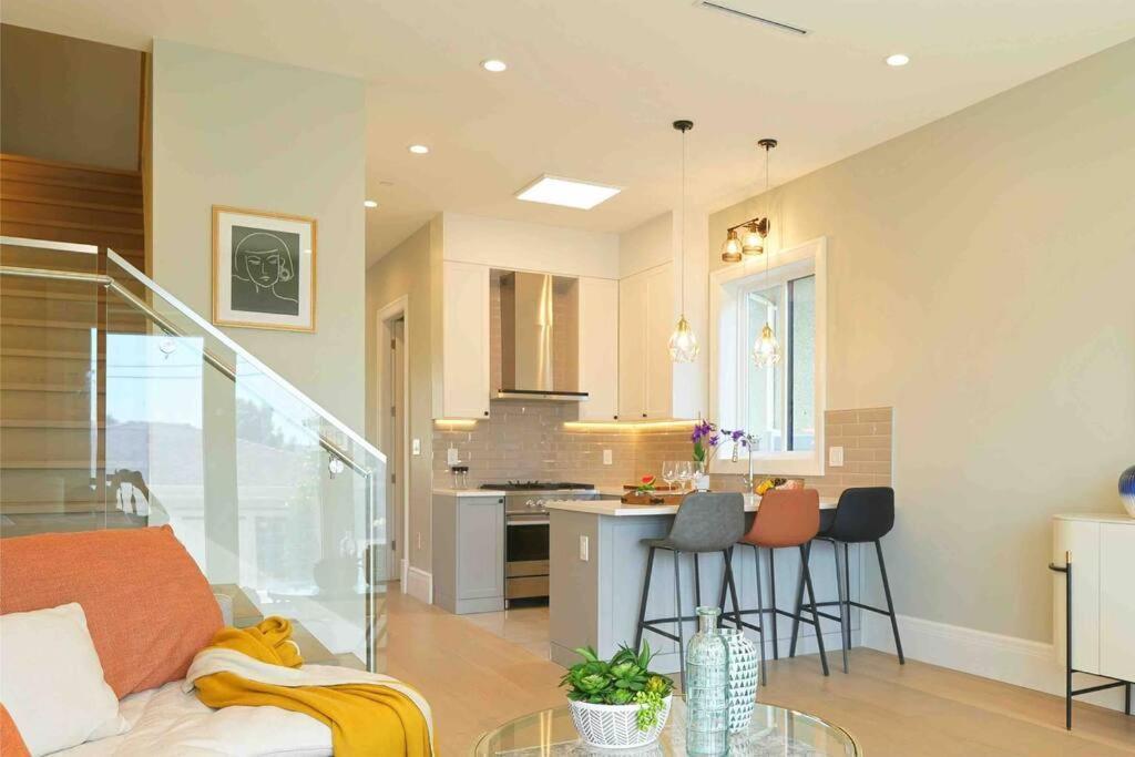 Four Bedrooms New Lovely Duplex House-1628 Vancouver Extérieur photo
