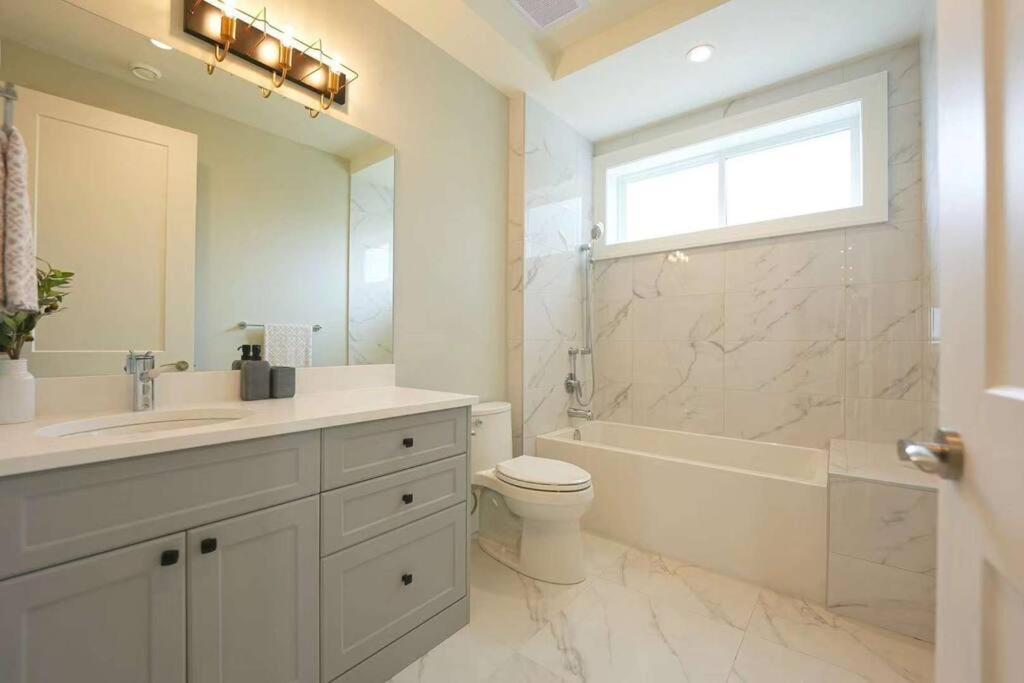 Four Bedrooms New Lovely Duplex House-1628 Vancouver Extérieur photo